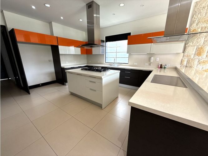 Casa de 4 alcobas en venta en Hatogrande, Sopó, 368 m² · foto 13 de 24