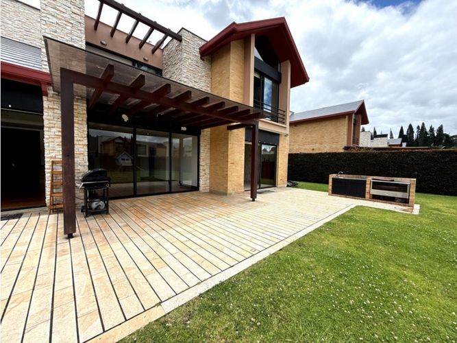 Casa de 4 alcobas en venta en Hatogrande, Sopó, 368 m² · foto 17 de 24