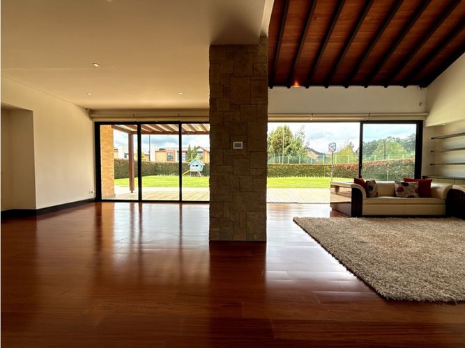 Casa de 4 alcobas en arriendo en Aposentos, Sopó, 368 m² · foto 3 de 24