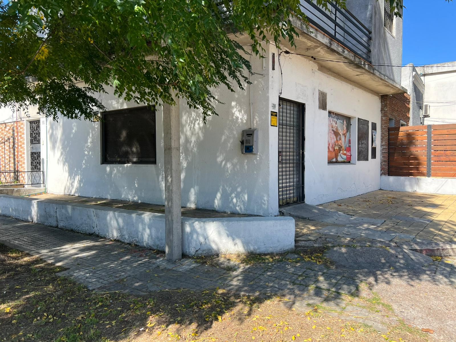 Local comercial a mts de Bvar B y Ordoñez y Luis Alberto de Herrera