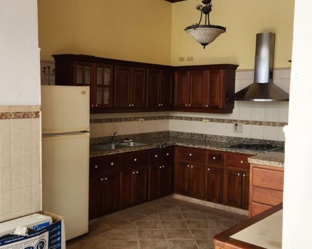 Casa de 5 alcobas en arriendo en Mugá, Envigado, 400 m² · foto 3 de 16