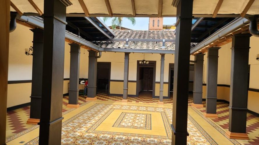 Casa de 5 alcobas en arriendo en Mugá, Envigado, 400 m² · foto 14 de 16
