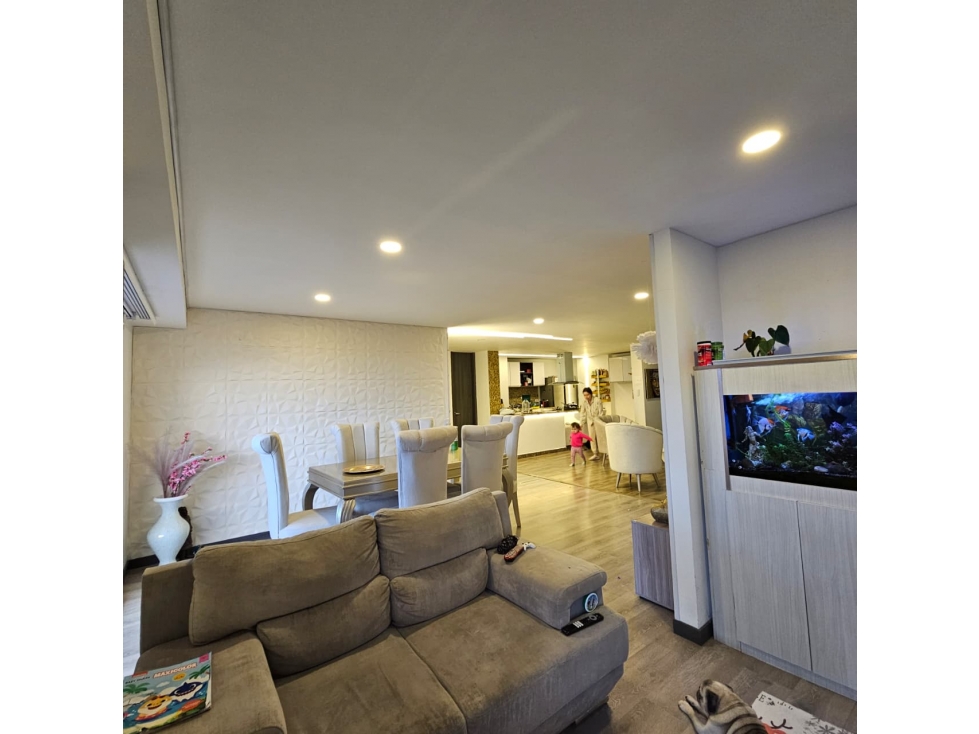 Apartamento en venta en Cedritos, Bogotá · foto 3 de 19