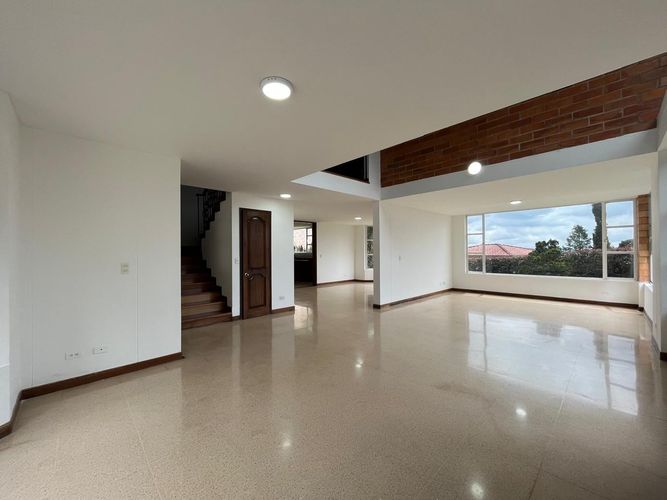 Casa de 5 alcobas en venta en Escobero, Envigado, 340 m² · foto 2 de 20