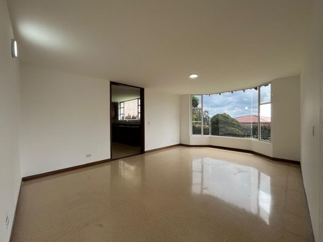 Casa de 5 alcobas en venta en Escobero, Envigado, 340 m² · foto 3 de 20