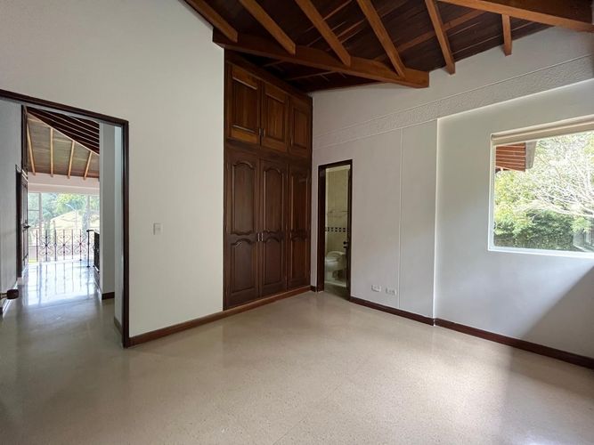 Casa de 5 alcobas en venta en Escobero, Envigado, 340 m² · foto 8 de 20