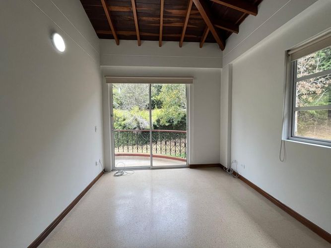 Casa de 5 alcobas en venta en Escobero, Envigado, 340 m² · foto 9 de 20
