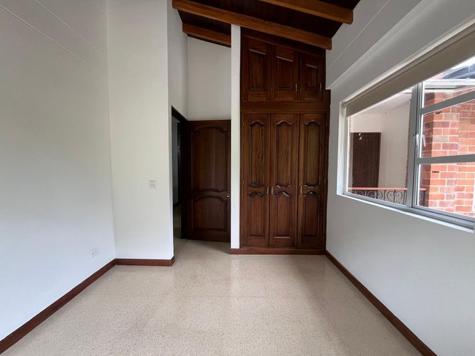 Casa de 5 alcobas en venta en Escobero, Envigado, 340 m² · foto 11 de 20