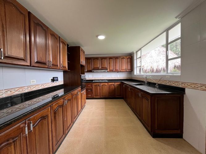 Casa de 5 alcobas en venta en Escobero, Envigado, 340 m² · foto 12 de 20