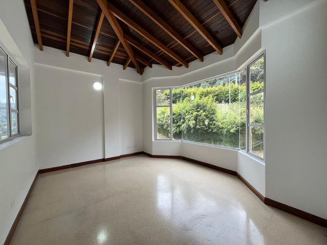 Casa de 5 alcobas en venta en Escobero, Envigado, 340 m² · foto 15 de 20