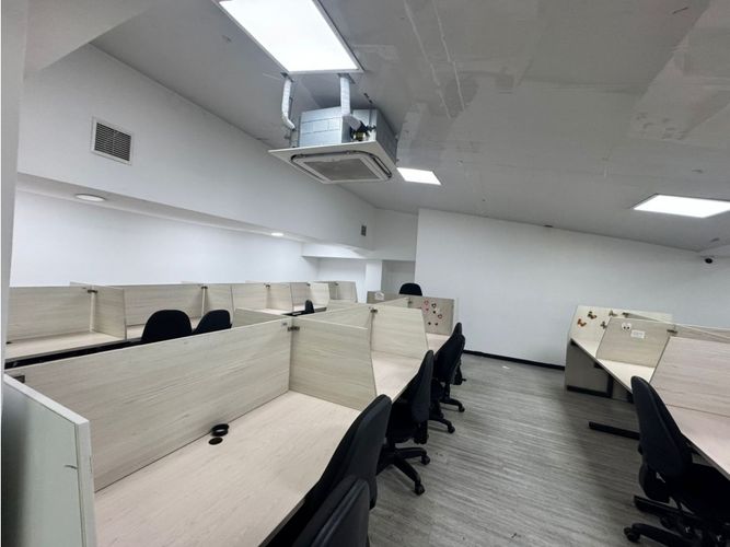 Oficina en arriendo en La Candelaria, Medellín, 1950 m² · foto 3 de 10