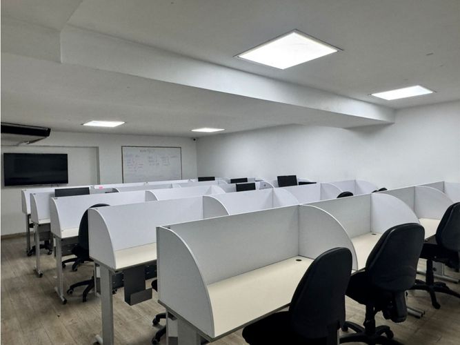 Oficina en arriendo en La Candelaria, Medellín, 1950 m² · foto 5 de 10
