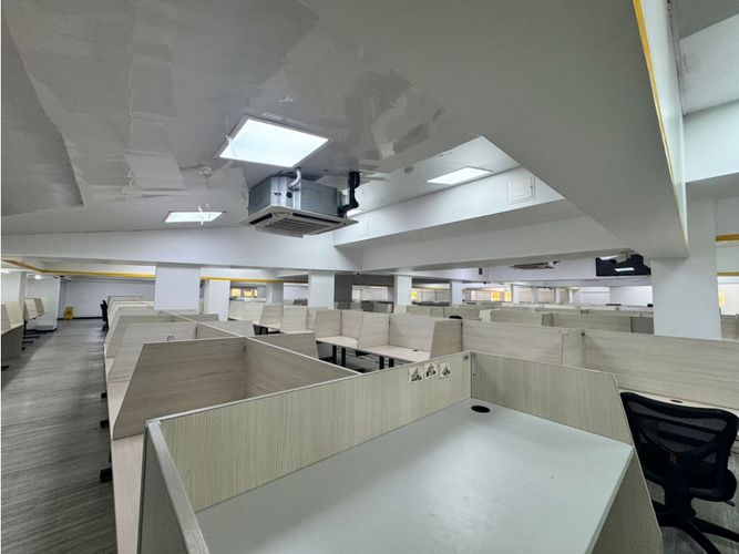 Oficina en arriendo en La Candelaria, Medellín, 1950 m² · foto 6 de 10