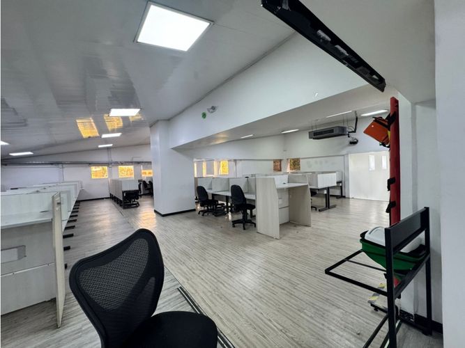 Oficina en arriendo en La Candelaria, Medellín, 1950 m² · foto 8 de 10