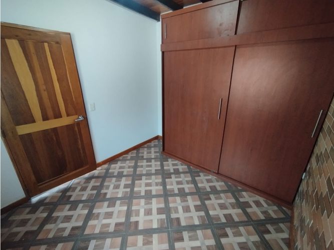 Casa de 5 alcobas en venta en Potrerito, Bello, 41 m² · foto 9 de 24