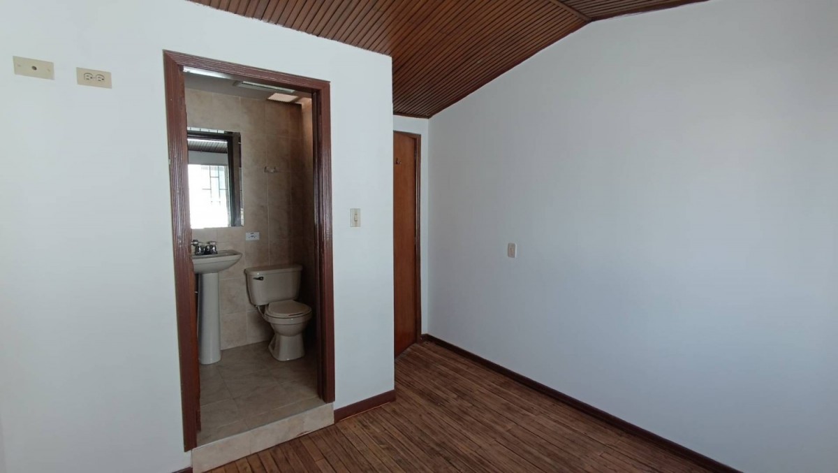 Casa en venta en Los Andes, Bogotá · foto 6 de 24