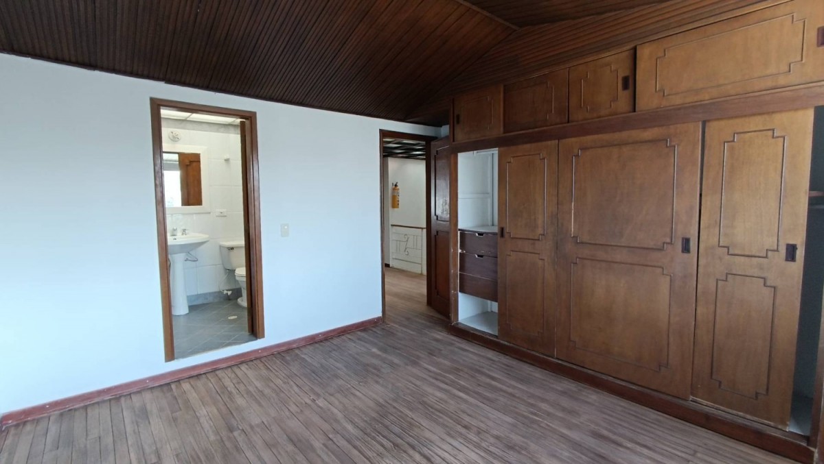 Casa en venta en Los Andes, Bogotá · foto 8 de 24