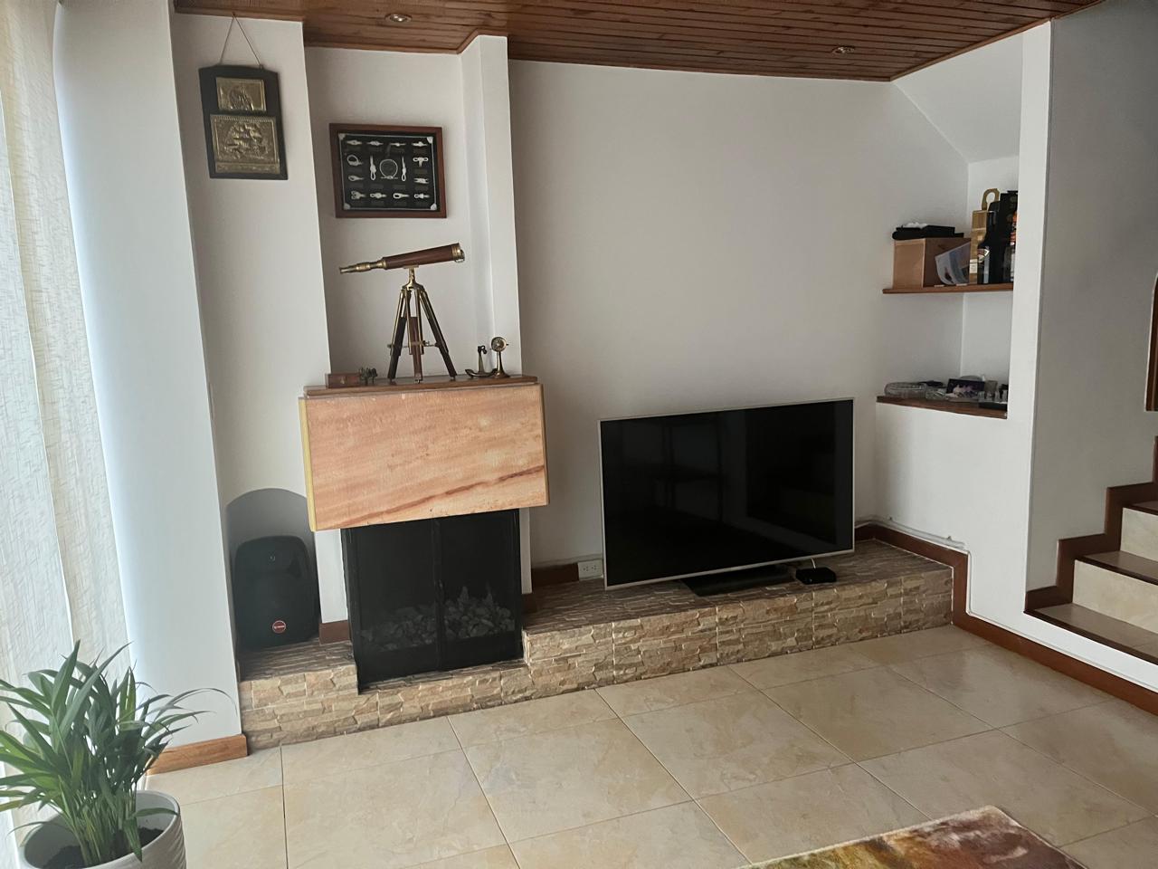Casa en venta en Chicó Navarra, Bogotá · foto 2 de 10