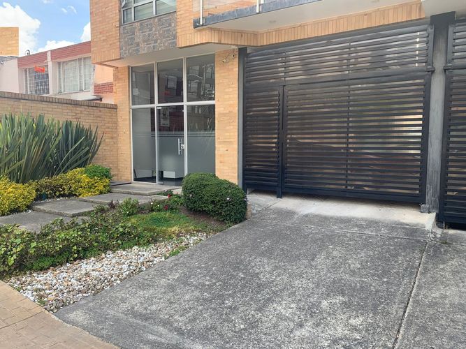 Apartaestudio en venta en Nuevo Country, Bogotá, 54 m² · foto 2 de 24
