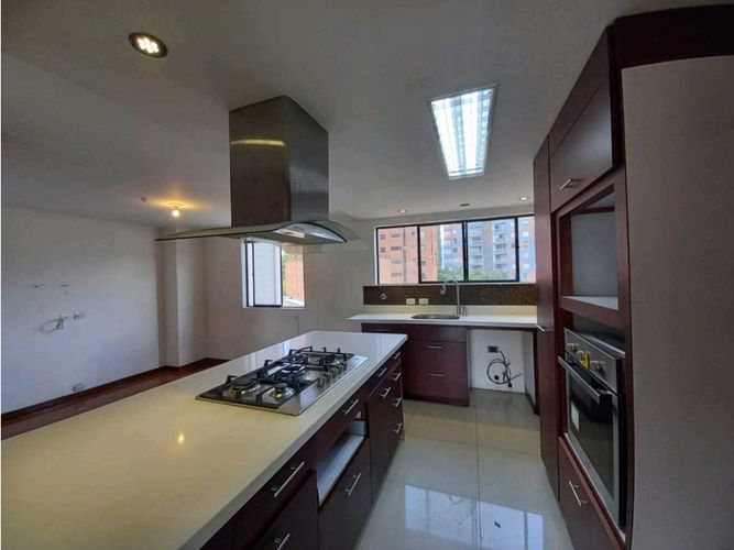 Apartamento de 2 alcobas en arriendo en Milla De Oro, Medellín, 183 m² · foto 9 de 22