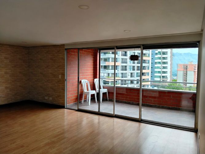 Apartamento de 3 alcobas en arriendo en El Poblado, Medellín, 124 m² · foto 2 de 17