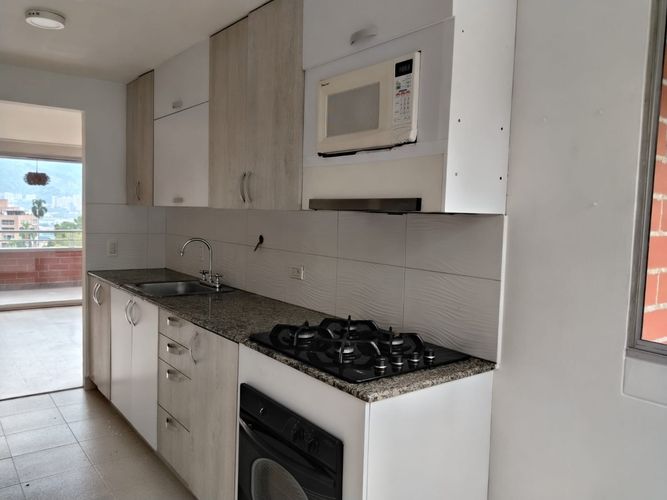 Apartamento de 3 alcobas en arriendo en El Poblado, Medellín, 124 m² · foto 12 de 17