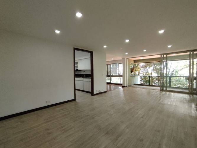 Apartamento de 3 alcobas en arriendo en El Poblado, Medellín, 140 m² · foto 3 de 19