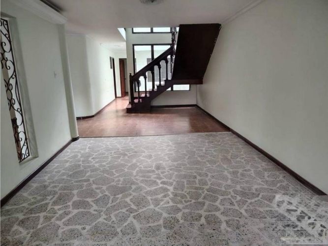 Casa de 6 alcobas en arriendo en Belen Alameda, Medellín, 330 m² · foto 2 de 21
