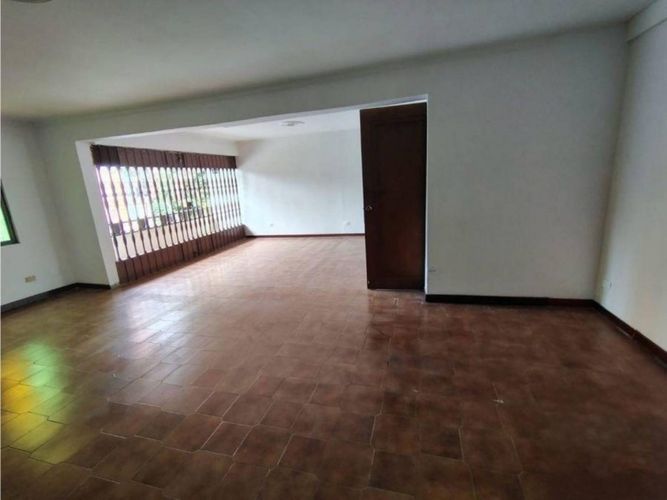 Casa de 6 alcobas en arriendo en Belen Alameda, Medellín, 330 m² · foto 4 de 21