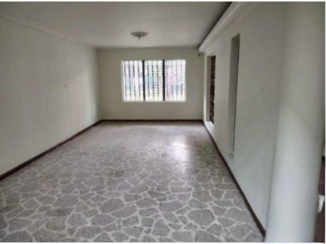 Casa de 6 alcobas en arriendo en Belen Alameda, Medellín, 330 m² · foto 6 de 21