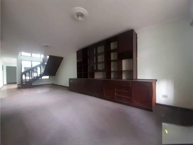 Casa de 6 alcobas en arriendo en Belen Alameda, Medellín, 330 m² · foto 8 de 21
