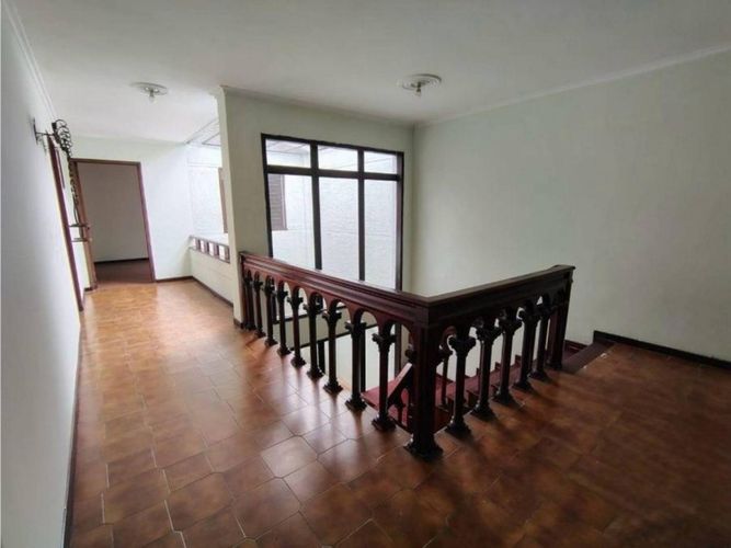Casa de 6 alcobas en arriendo en Belen Alameda, Medellín, 330 m² · foto 17 de 21