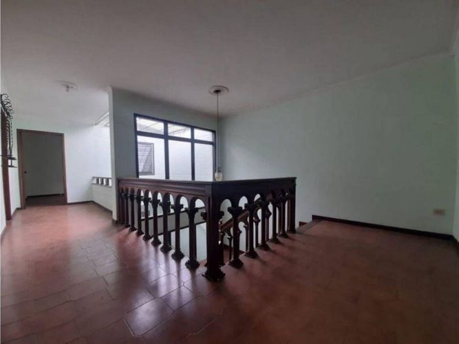 Casa de 6 alcobas en arriendo en Belen Alameda, Medellín, 330 m² · foto 18 de 21