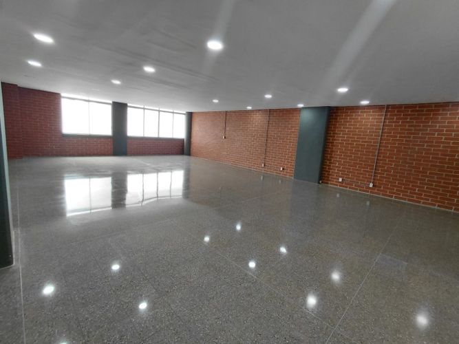 Oficina en arriendo en Shellmar, Medellín · foto 2 de 22