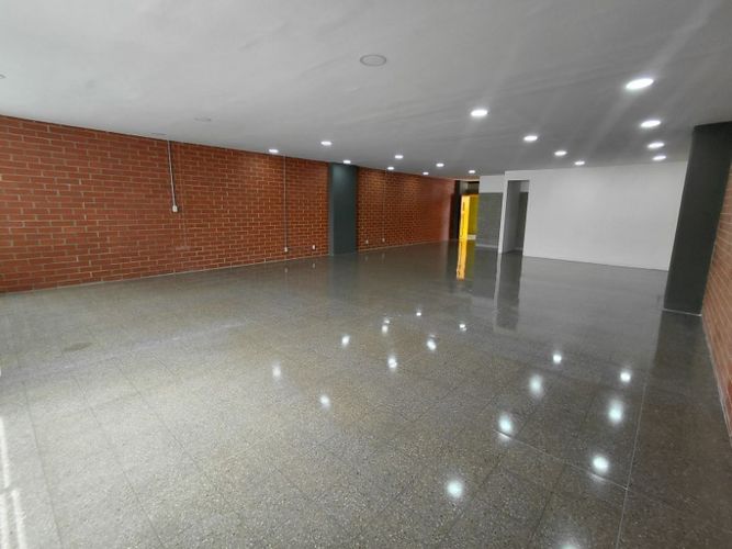 Oficina en arriendo en Shellmar, Medellín · foto 3 de 22