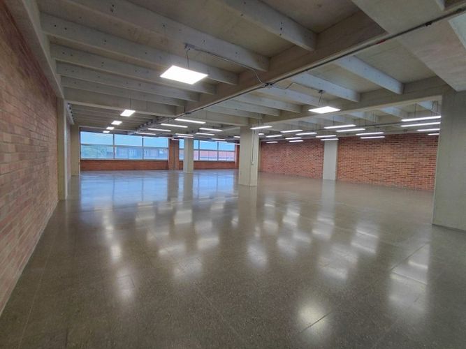 Oficina en arriendo en Shellmar, Medellín · foto 8 de 22