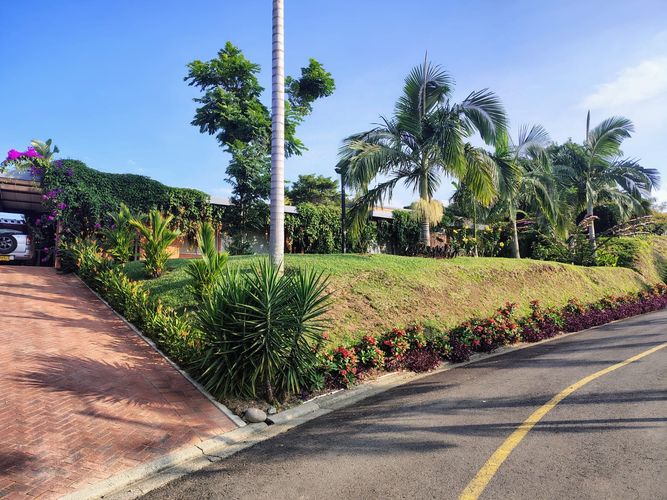 Casa de 3 alcobas en venta en Cerritos, Pereira, 1670 m² · foto 3 de 24