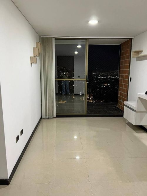 Apartamento de 2 alcobas en arriendo en Rodeo Alto, Medellín, 55 m² · foto 5 de 19