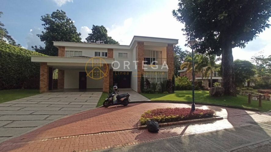 Casa de 4 alcobas en venta en Terrazas De Menzuli, Floridablanca, 424 m² · foto 2 de 24