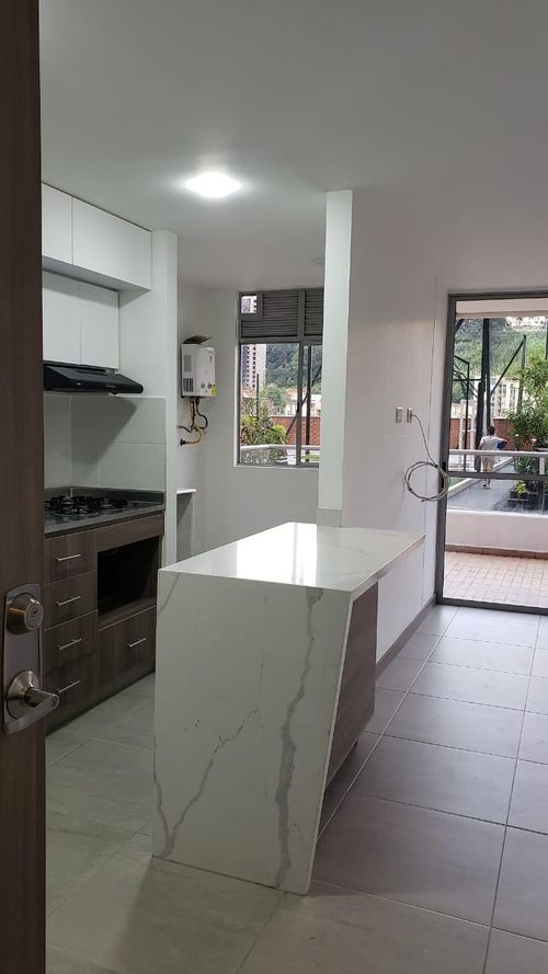 Apartamento de 3 alcobas en venta en El Porvenir, Itagüí, 69 m² · foto 2 de 24
