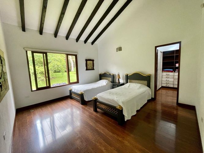 Casa de 5 alcobas en arriendo en Llano Grande, Rionegro, 400 m² · foto 13 de 24