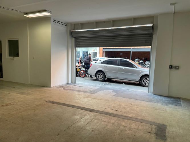 Bodega en arriendo en El Poblado, Medellín, 462 m² · foto 2 de 9