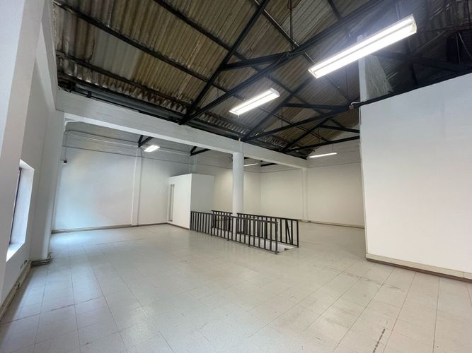 Bodega en arriendo en El Poblado, Medellín, 462 m² · foto 6 de 9