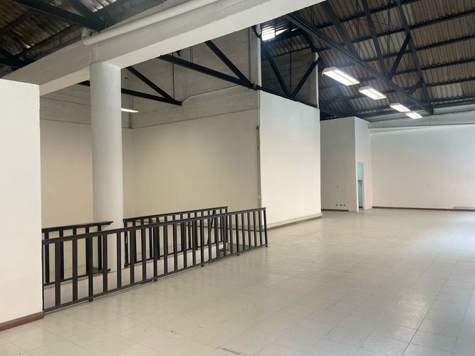 Bodega en arriendo en El Poblado, Medellín, 462 m² · foto 7 de 9