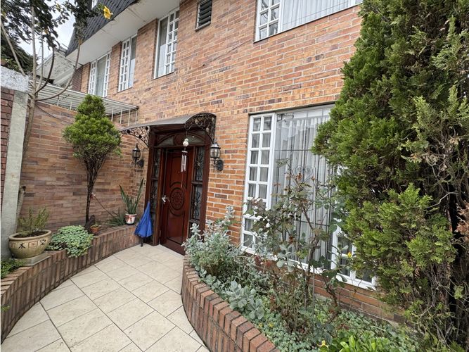 Casa de 5 alcobas en venta en La Esmeralda, Bogotá, 337 m² · foto 3 de 24