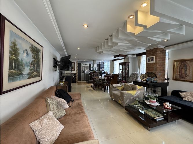 Casa de 5 alcobas en venta en La Esmeralda, Bogotá, 337 m² · foto 4 de 24