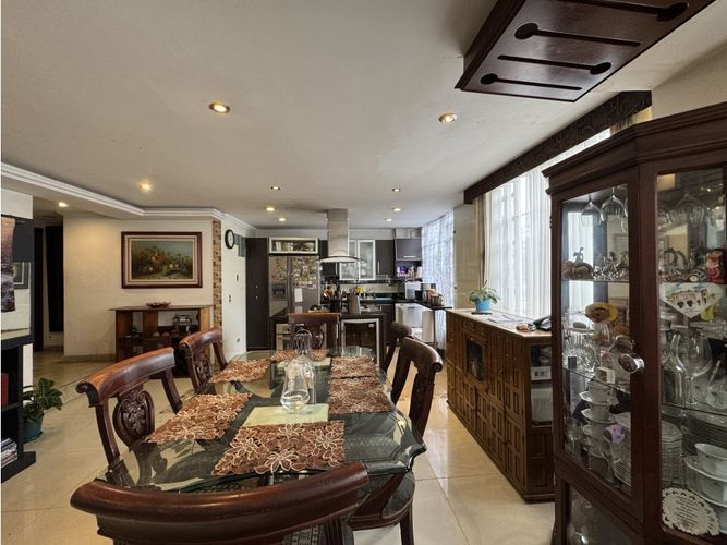 Casa de 5 alcobas en venta en La Esmeralda, Bogotá, 337 m² · foto 6 de 24