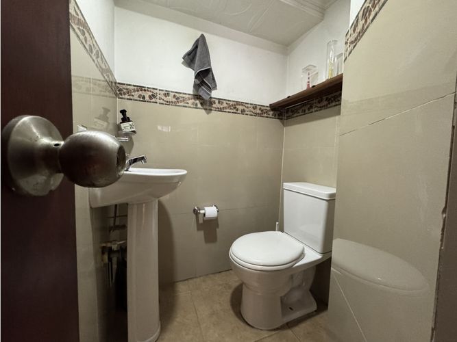 Casa de 5 alcobas en venta en La Esmeralda, Bogotá, 337 m² · foto 11 de 24