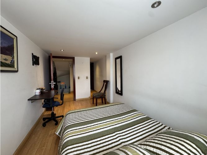 Casa de 5 alcobas en venta en La Esmeralda, Bogotá, 337 m² · foto 15 de 24