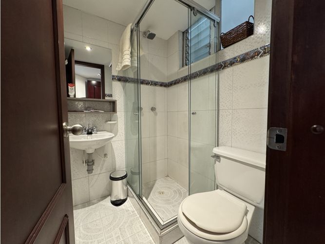Casa de 5 alcobas en venta en La Esmeralda, Bogotá, 337 m² · foto 19 de 24
